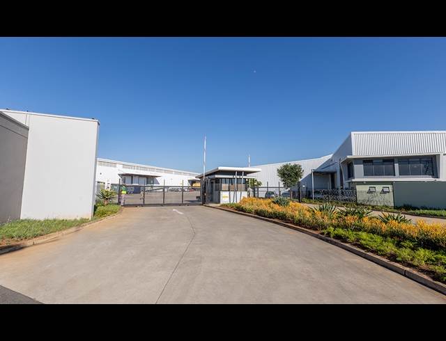 2,329M² WAREHOUSE TO LET IN OTTAWA