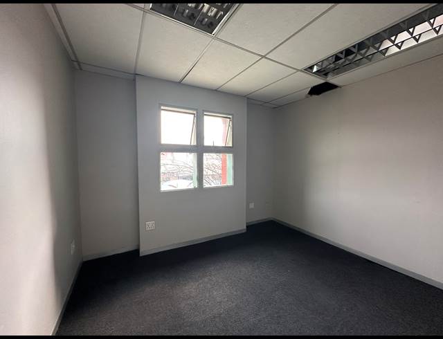 130M² OFFICE TO LET IN HIGHVELD BUSINESS PARK