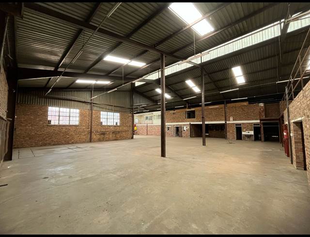 950M² WAREHOUSE TO LET IN AMALGAM