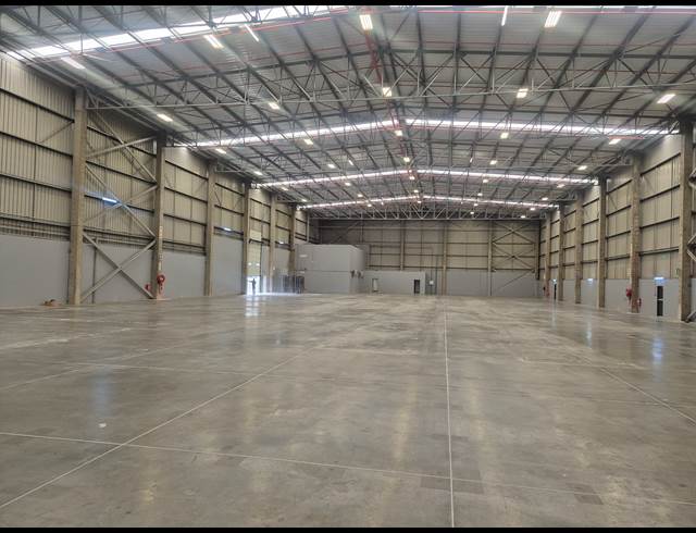 3,280M² WAREHOUSE TO LET IN LONGMEADOW
