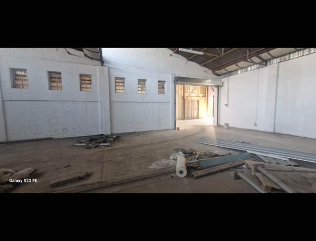 300M² WAREHOUSE TO LET IN SELBY