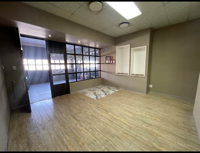 51.65M² BUSINESS CENTRE TO LET IN LAKEFIELD