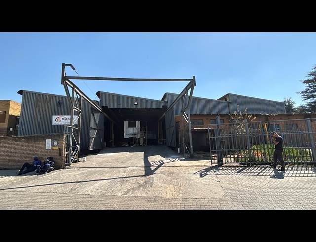 600M² WAREHOUSE TO LET IN JET PARK