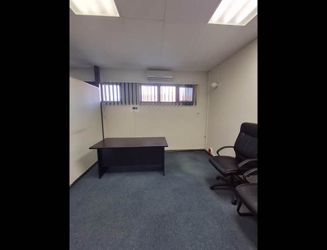 105M² OFFICE TO LET IN VINCENT