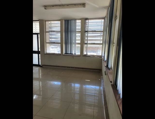 320M² OFFICE TO LET IN ALBERTON NORTH