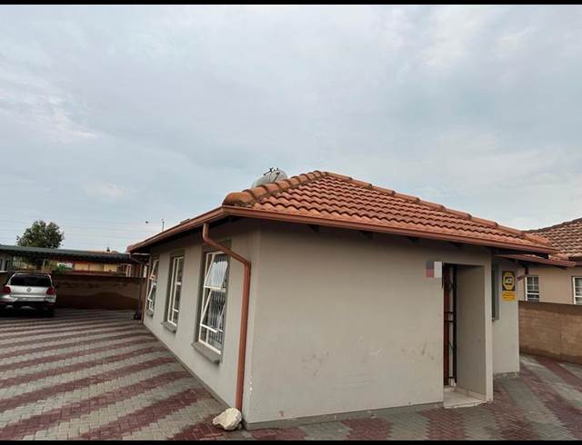 3 BEDROOM PROPERTY TO RENT IN THE ORCHARDS