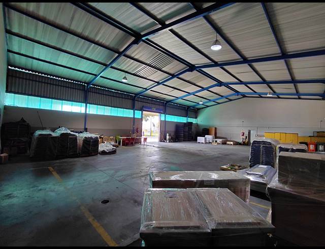 640M² WAREHOUSE TO LET IN POMONA