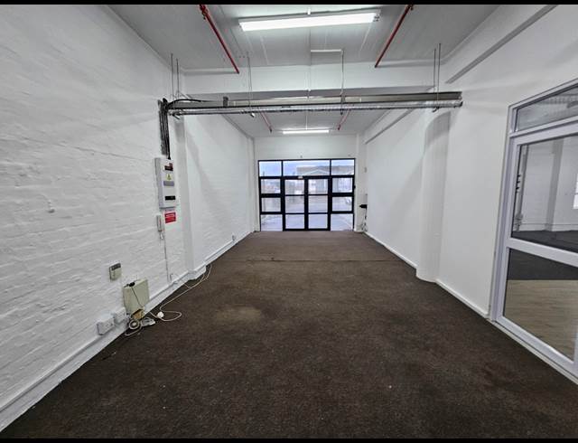 530M² WAREHOUSE TO LET IN PAARDEN EILAND