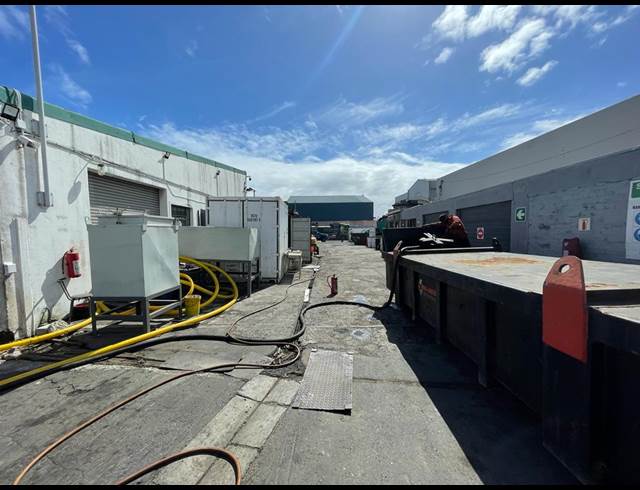 450M² WAREHOUSE TO LET IN PAARDEN EILAND
