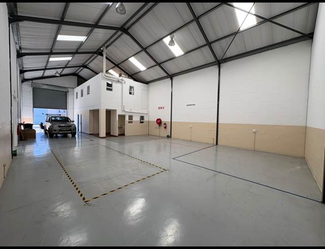 518M² WAREHOUSE TO LET IN STRAND INDUSTRIA