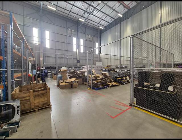 2,015M² WAREHOUSE TO LET IN POMONA