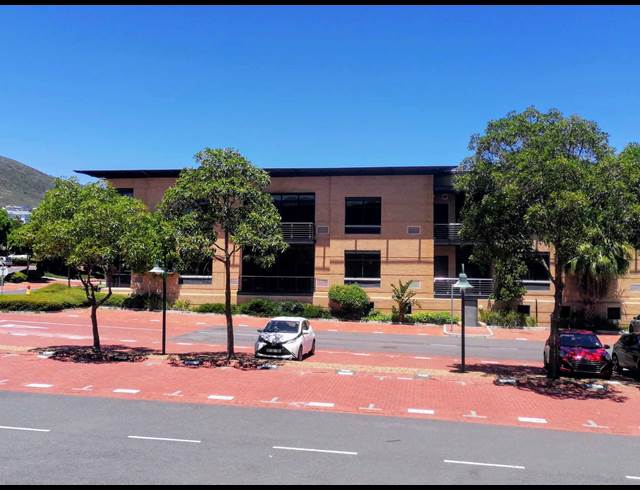 451M² OFFICE TO LET IN PLATTEKLOOF