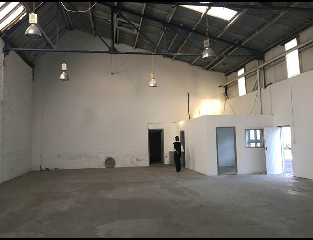 413M² WAREHOUSE RENTED IN WOODSTOCK