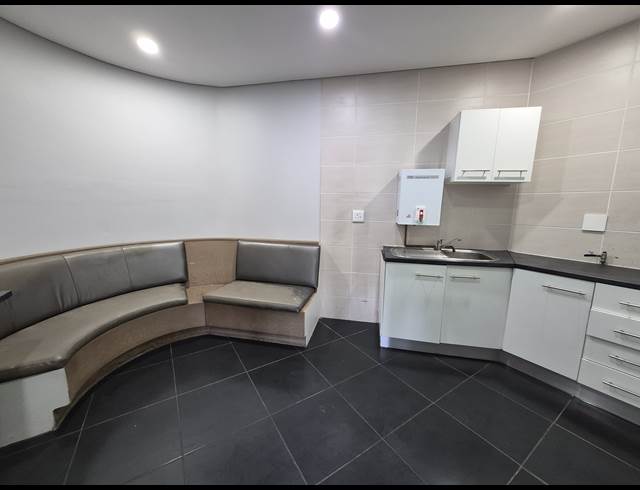 295M² OFFICE TO LET IN SANDTON CENTRAL