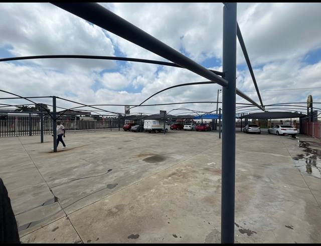 50M² SHOWROOM TO LET IN VULCANIA