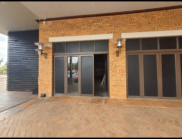 221M² RETAIL TO LET IN MORELETA PARK
