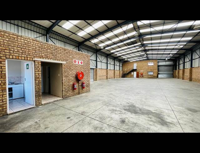 720M² WAREHOUSE TO LET IN RAND LEASE