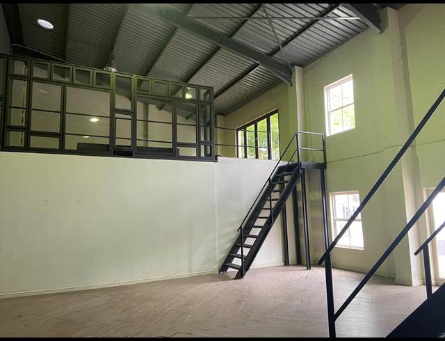 1,337M² WAREHOUSE TO LET IN WESTLAKE