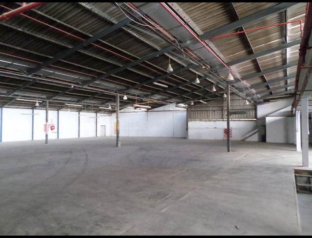 1,980M² FACTORY TO LET IN PAROW INDUSTRIAL