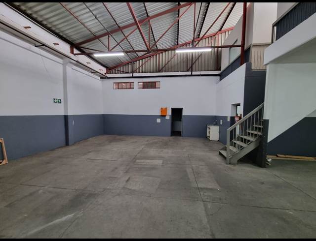 172M² WAREHOUSE TO LET IN STEELEDALE