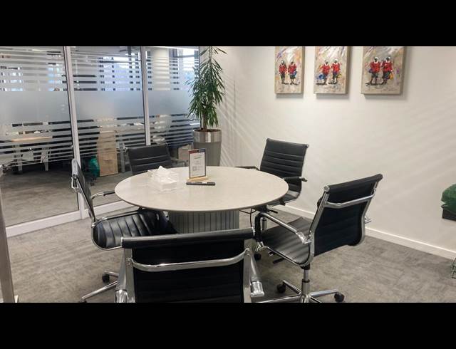 1,310M² OFFICE TO LET IN BIRNAM