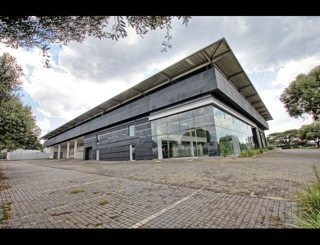 3,621M² WAREHOUSE TO LET IN ROODEPOORT