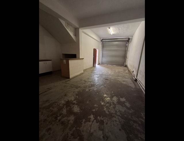 180M² BUILDING TO LET IN ARCADIA