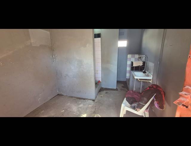 244M² WAREHOUSE TO LET IN ANDERBOLT