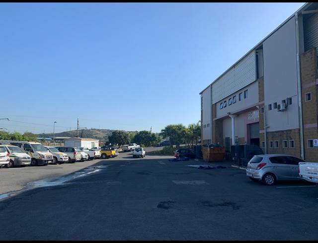 832M² WAREHOUSE TO LET IN RED HILL