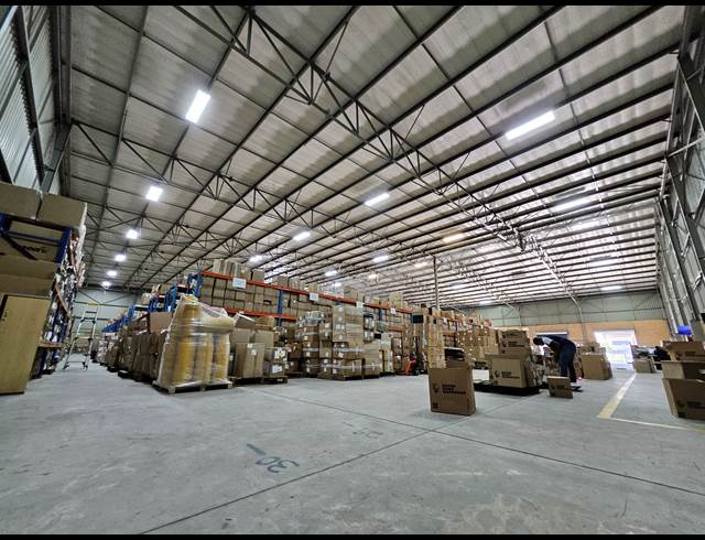 3,137M² WAREHOUSE TO LET IN HALFWAY HOUSE