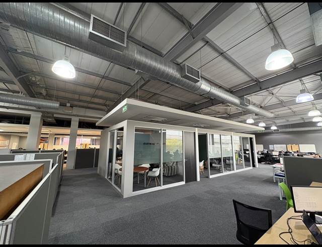 3,200M² OFFICE TO LET IN PAARDEN EILAND