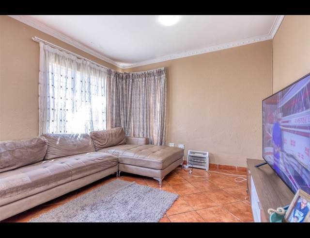 2 BEDROOM APARTMENT RENTED IN WILGEHEUWEL