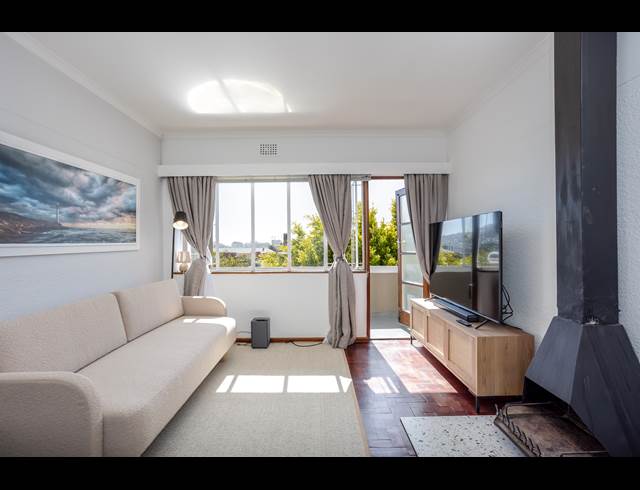 1 BEDROOM FLAT TO LET IN GARDENS