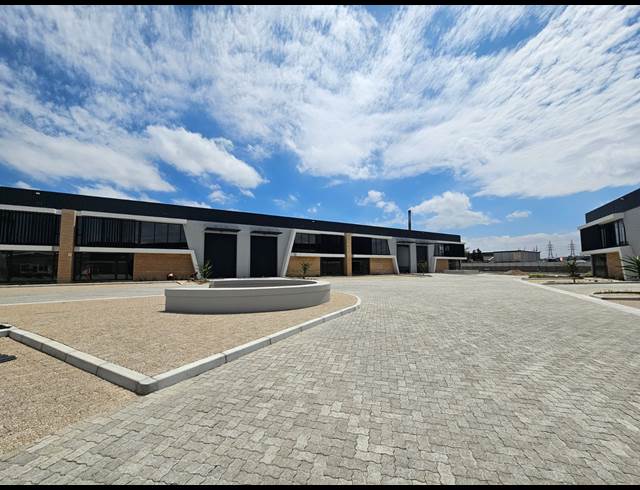 565M² WAREHOUSE TO LET IN STIKLAND INDUSTRIAL