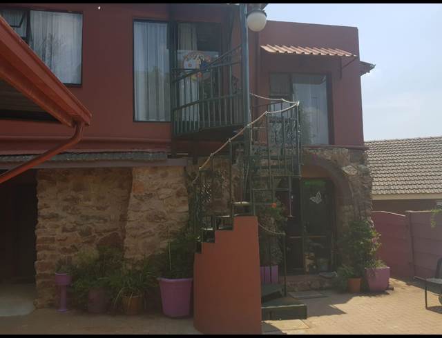50M² RETAIL TO LET IN MONDEOR