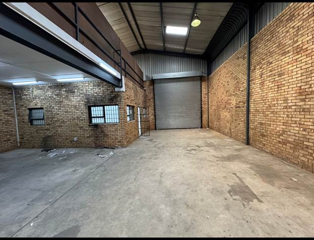 385M² WAREHOUSE TO LET IN CROWN