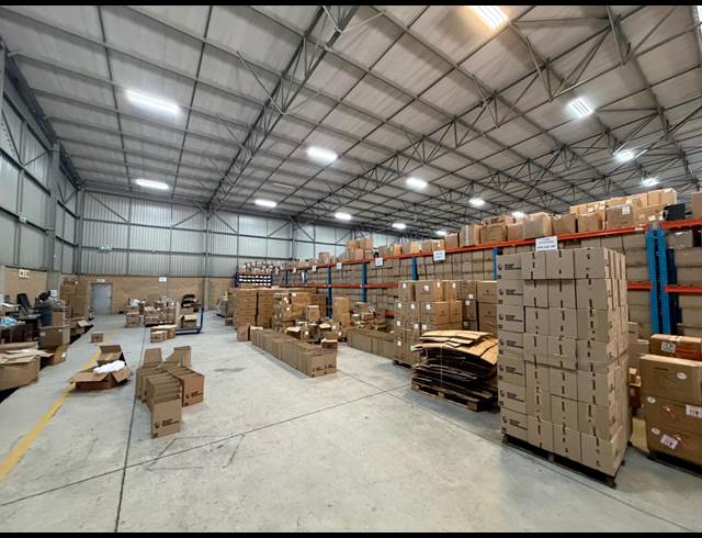 3,137M² WAREHOUSE TO LET IN HALFWAY HOUSE