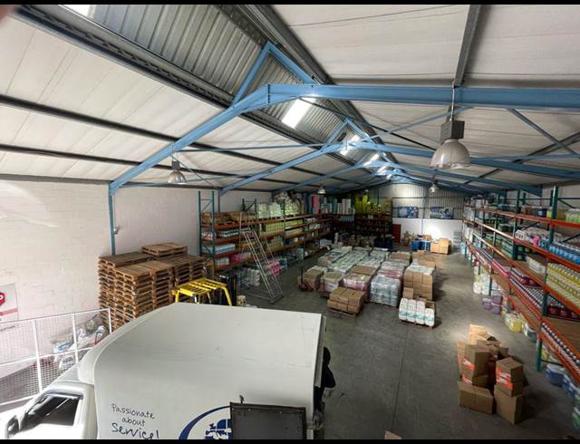428M² WAREHOUSE RENTED IN STIKLAND INDUSTRIAL
