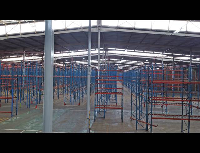 19,294M² WAREHOUSE TO LET IN JET PARK