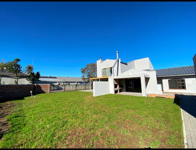 4 BEDROOM HOUSE TO LET IN GEORGE SOUTH
