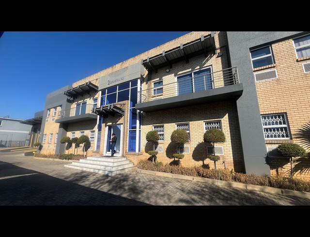 3,302M² WAREHOUSE TO LET IN SPARTAN