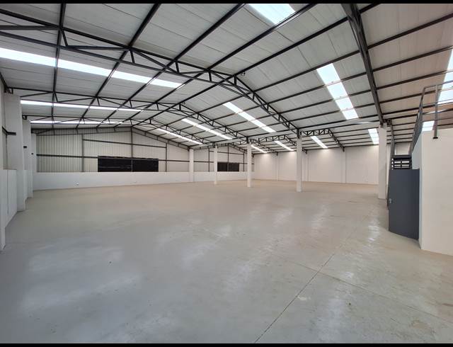 1,094M² WAREHOUSE TO LET IN COSMO BUSINESS PARK