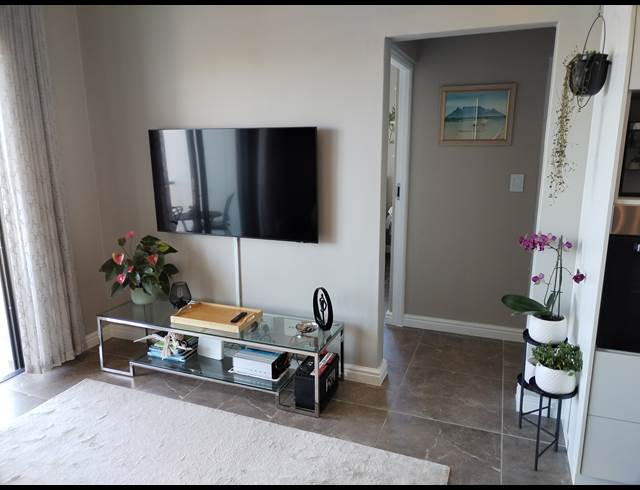 2 BEDROOM APARTMENT TO LET IN WAVES EDGE