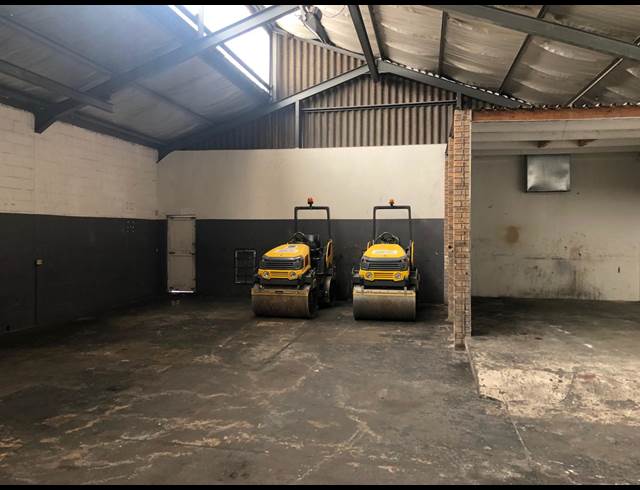 331M² WAREHOUSE TO LET IN STIKLAND INDUSTRIAL