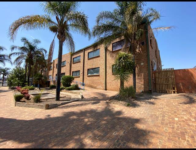 1,400M² WAREHOUSE TO LET IN PRINCESS AH