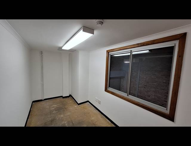 310M² WAREHOUSE TO LET IN LASER PARK