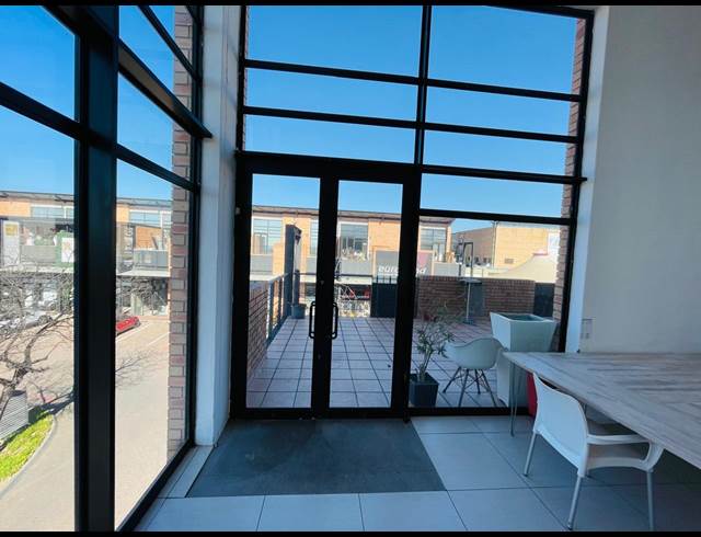 320M² RETAIL TO LET IN FOURWAYS
