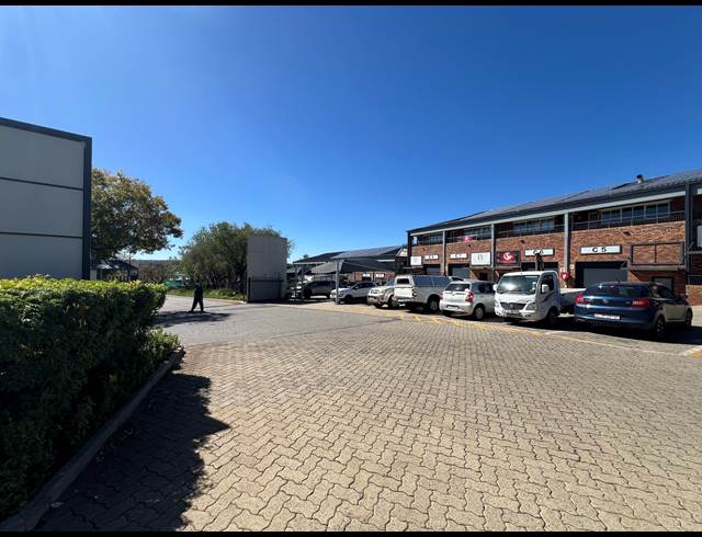 100M² WAREHOUSE TO LET IN HIGHVELD