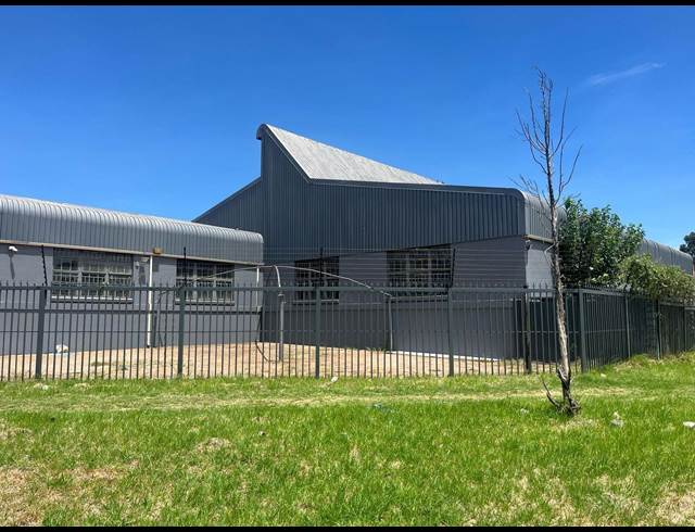 950M² WAREHOUSE TO LET IN AMALGAM