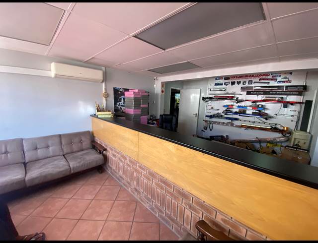 260M² WAREHOUSE TO LET IN SPRINGFIELD